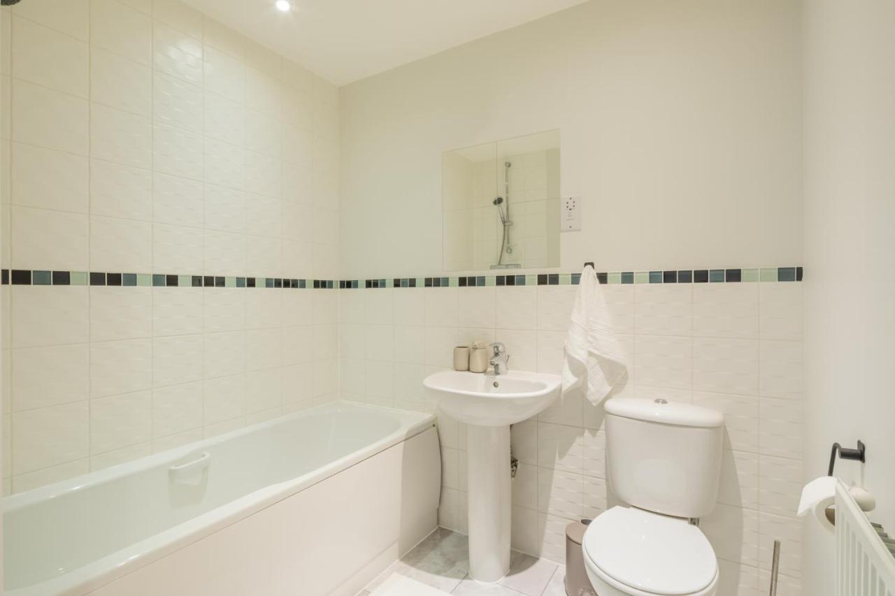 Executive 2Br Apartment Next To Station + Parking เคมบริดจ์ ภายนอก รูปภาพ